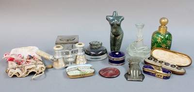 Lot 268 - Various Items, to include: a set of six mother-...