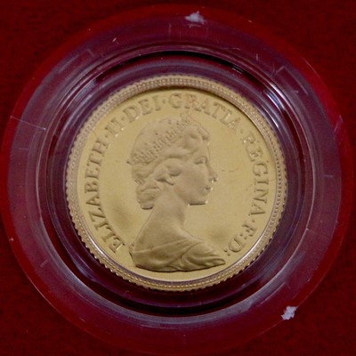 Lot 352 - Elizabeth II, Proof Half Sovereign 1980, obv....