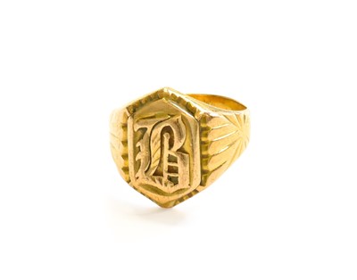 Lot 315 - A Signet Ring, stamped '22K', finger size P1/2