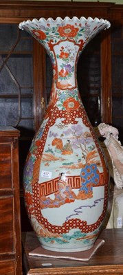 Lot 417 - Large Japanese vase