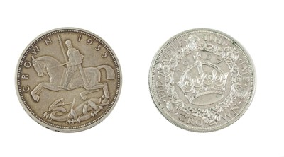 Lot 142 - 2 x George V, Crowns comprising: 1927 'Wreath'...