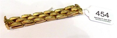 Lot 454 - An 18ct gold link bracelet