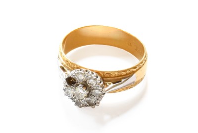 Lot 133 - A 22 Carat Gold Diamond Cluster Ring, finger...