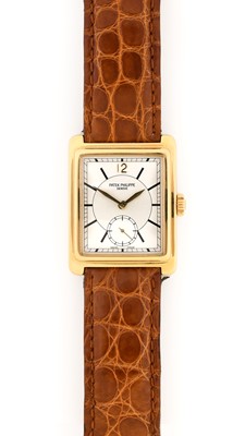 Lot 2255 - Patek Philippe: A Good 18 Carat Yellow Gold...