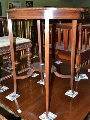 Lot 572 - An Edwardian mahogany table