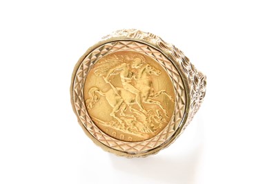 Lot 154 - A Half Sovereign Ring, dated 1909 in a 9 carat...