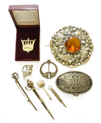 Lot 88 - A Small Quantity of Jewellery, including...