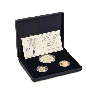 Lot 117 - Guernsey, Gold & Silver 3-Coin Proof Set 2000,...