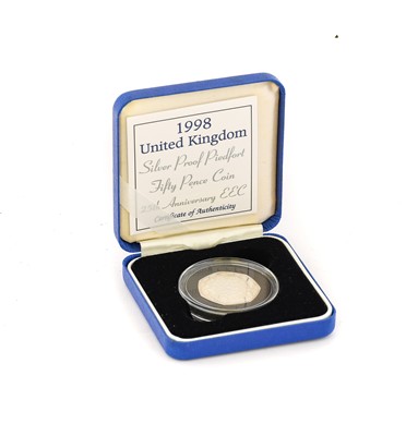 Lot 96 - 12 x UK Silver Proof Piedforts, comprising: 4...