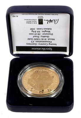 Lot 384 - Guernsey, Gold Proof £5 2001 (.916 gold,...