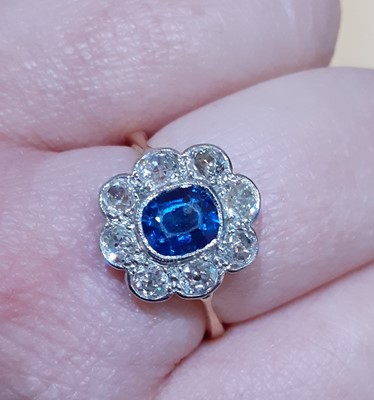 Lot 2019 - A Sapphire and Diamond Cluster Ring the...