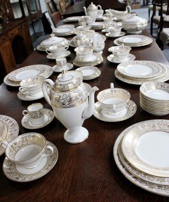 Lot 1000 - A Wedgwood Gold Florentine Part Dinner and...