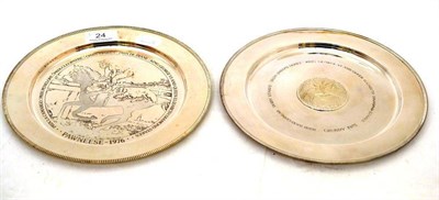 Lot 24 - A silver limited edition plate designed by Stuart Devlin to commemorate 'Pawneese' Champion...