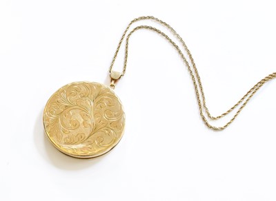Lot 143 - A 9 Carat Gold Locket on Chain, the circular...