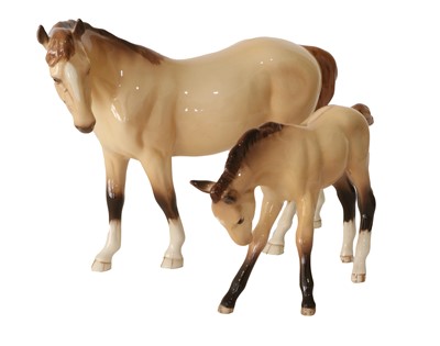 Lot 122 - Beswick Mare (Facing Left) and Foal (Large,...