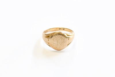 Lot 160 - An 18 Carat Gold Signet Ring, finger size Q1/2