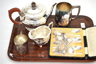 Lot 48 - Silver teaspoons and a quantity of plated wares