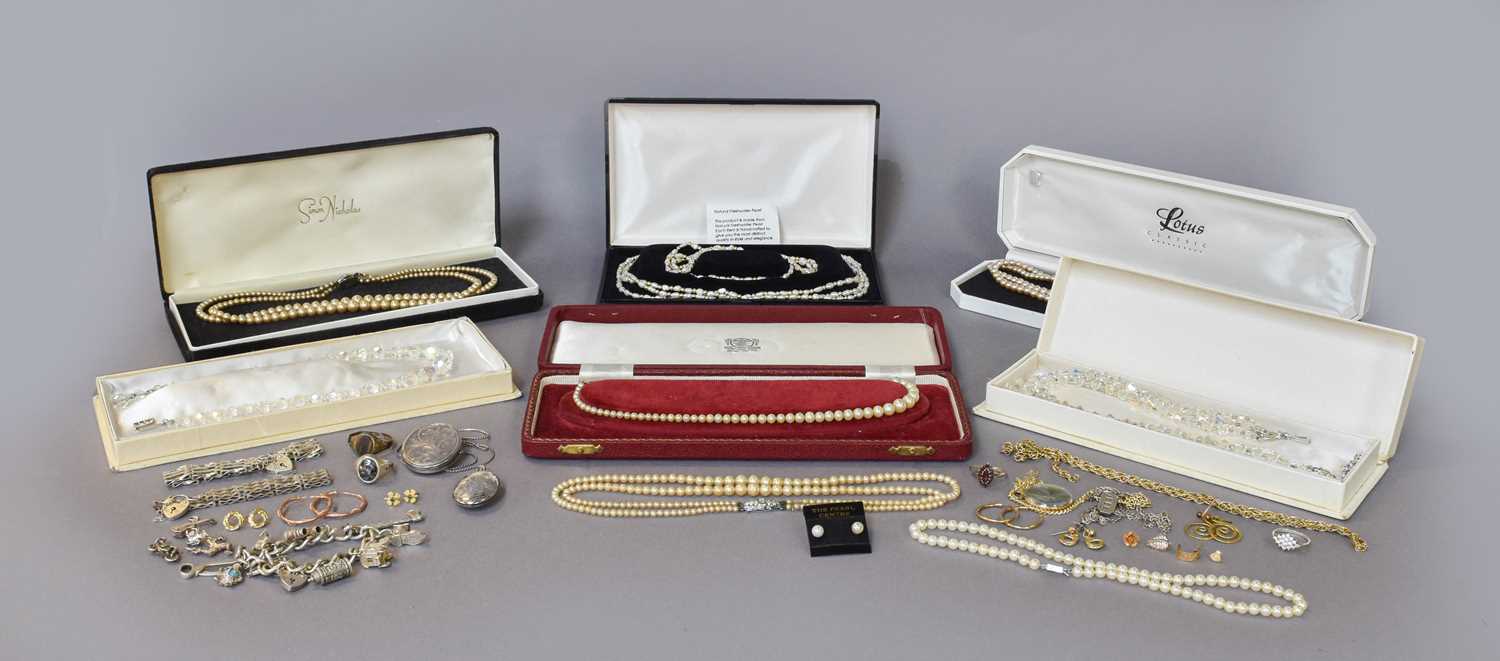 Lot 194 - A Quantity of Jewellery, including a silver...