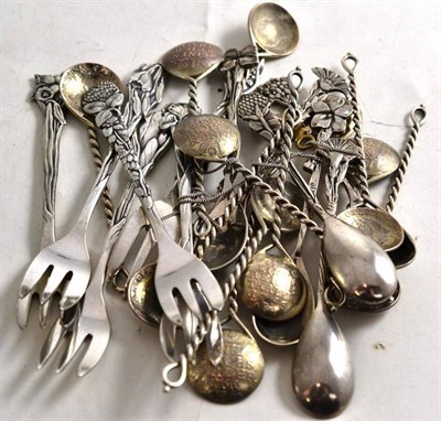 Lot 70 - A quantity of small silver coin spoons and forks