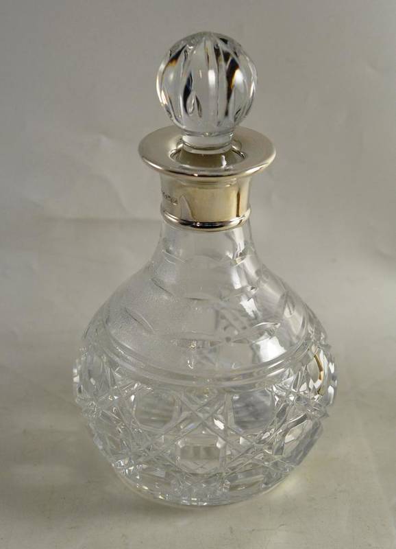 Lot 101 - Large scent bottle with stopper and silver collar
