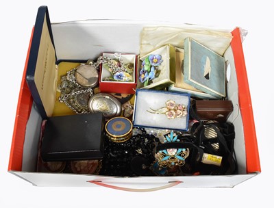 Lot 311 - A Quantity of Jewellery, including a silver...