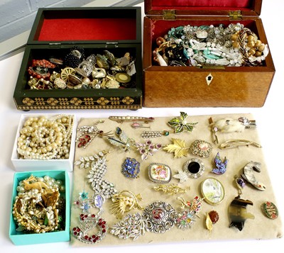 Lot 67 - A Quantity of Jewellery, including an enamel...