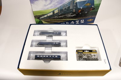 Lot 142 - Graham Farish N Gauge Midland Pullman Set