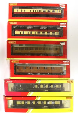 Lot 197 - Hornby (China) OO Gauge Coaches