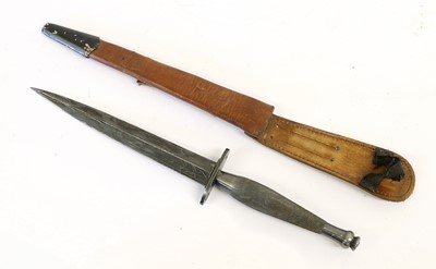 Lot 182 - A Second Pattern Fighting Knife, with...