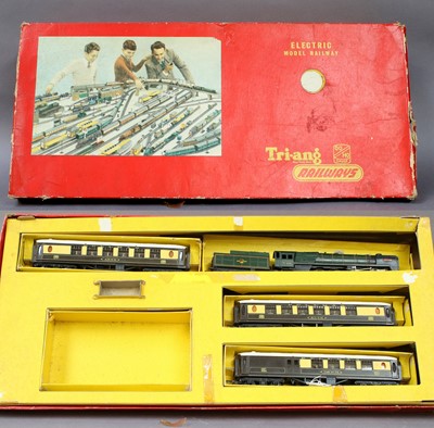 Lot 267 - A Tri-ang Railways OO Guage Train Set, with...