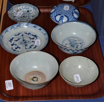 Lot 257 - A blue and white porcelain circular box and cover, decorated with four Chinese characters, on a...