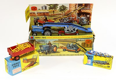 Lot 404 - Corgi Gift Set 47 Working Conveyor On Trailer With Ford 5000 Tractor