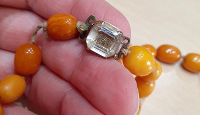 Lot 2087 - An Amber Bead Necklace the thirty-seven amber...