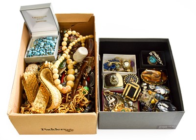 Lot 133 - A Quantity of Costume Jewellery, including a 9...