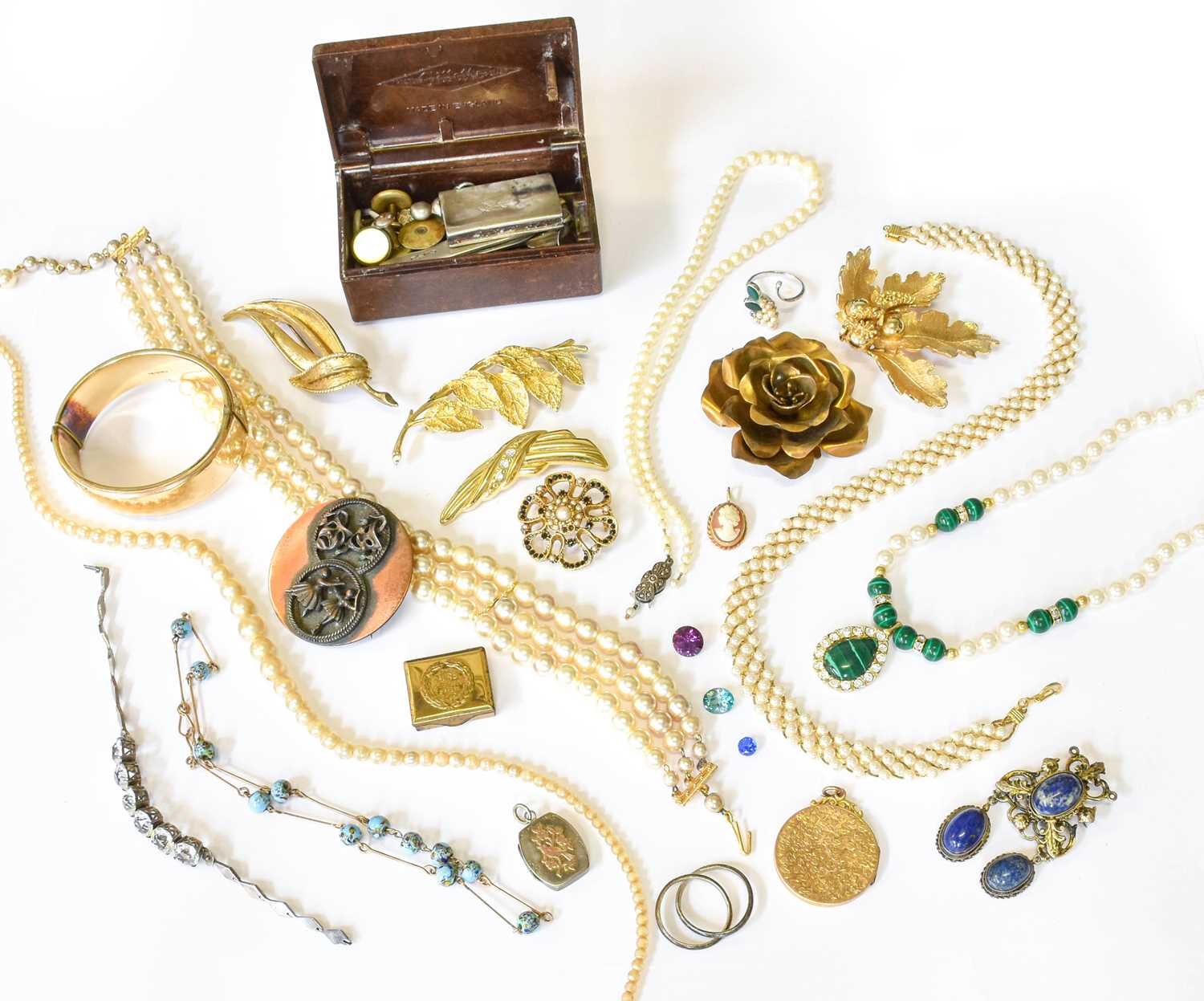 Lot 126 - A Quantity of Jewellery, including a silver...