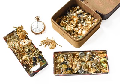 Lot 122 - A Quantity of Costume Jewellery, including...
