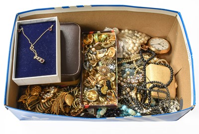 Lot 122 - A Quantity of Costume Jewellery, including...