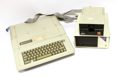 Lot 135 - Apple IIe Computer