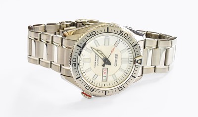 Lot 302 - A Stainless Steel Automatic Day Date Centre...