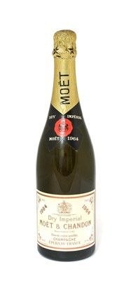 Lot 2020 - Moët & Chandon 1964 Dry imperial Champagne...
