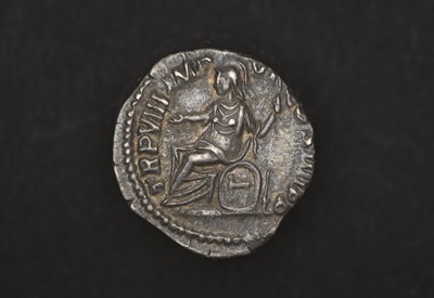 Lot 27 - Roman Commodus Denarius, (16.5mm, 3.03 g, 12h),...
