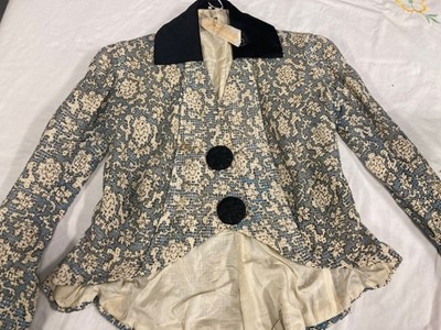 Lot 2009 - Early 20th Century Ladies Costume, comprising...