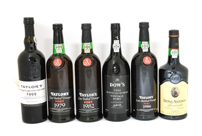Lot 2142 - Dow's 1986 Quinta do Bomfin Vintage Port (one...