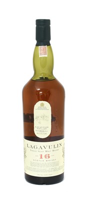 Lot 2226 - Lagavulin 16 Year Old Single Islay Malt Whisky,...