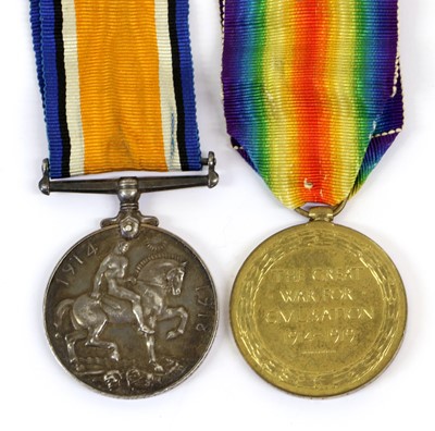 Lot 25 - A First World War Pair, awarded to 33555....