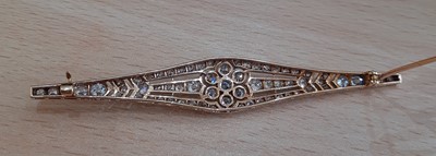 Lot 2218 - An Early 20th Century Diamond Bar Brooch the...