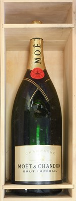 Lot 2021 - Moët & Chandon Brut Imperiale Champagne (one 9...