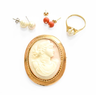 Lot 185 - A Cameo Brooch, frame stamped ‘9CT’, measures...
