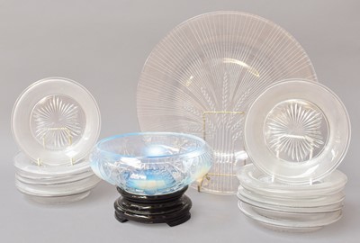 Lot 337 - A Lalique Glass Wheatsheaf (Verneuil) Plate,...