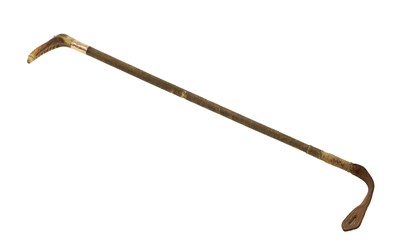 Lot 520 - A Riding Crop, circa 1900, the horn handle...